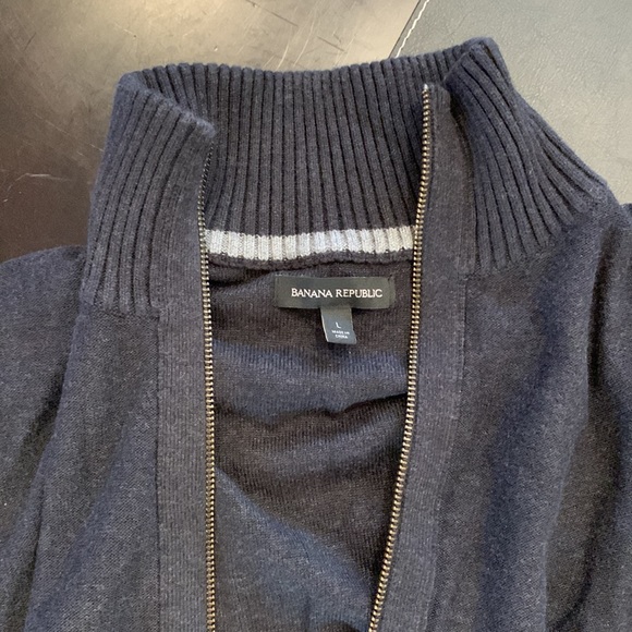 Banana republic sweater size large. Good condition - Picture 2 of 2